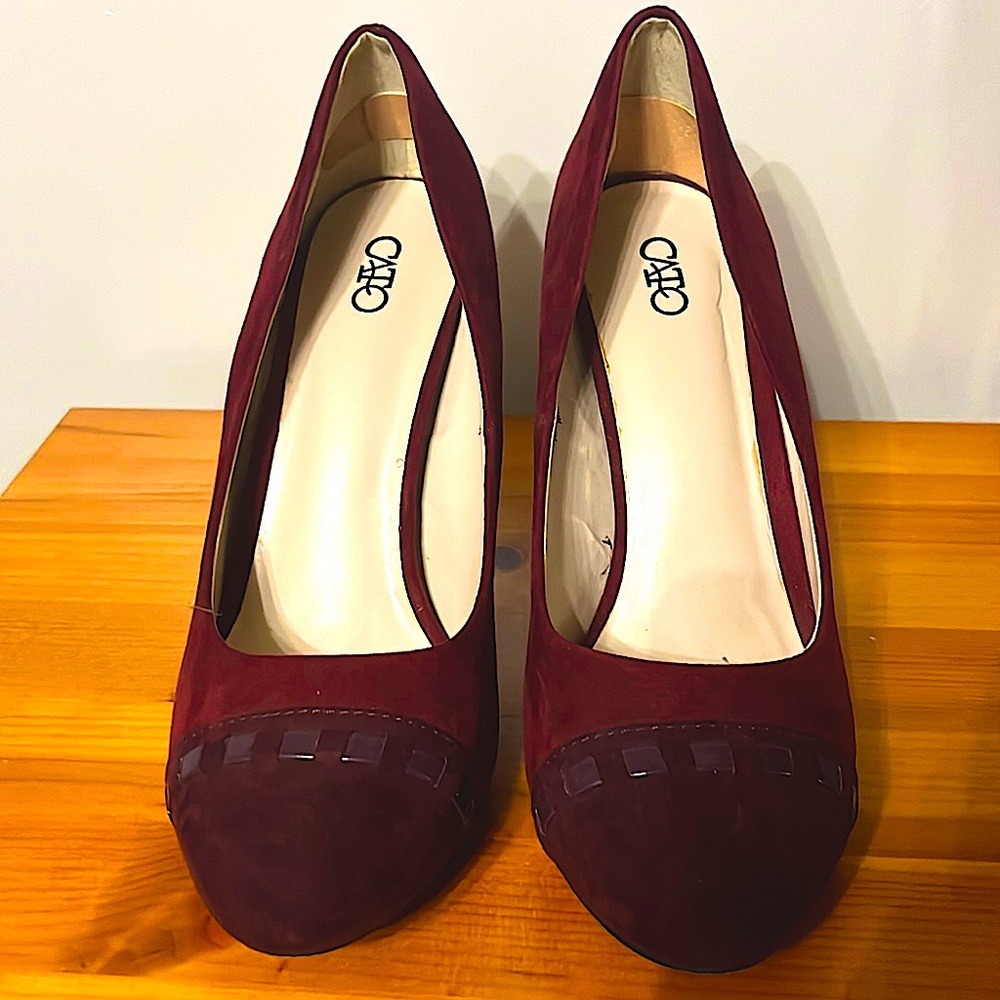 Ladies Maroon Suede Pumps